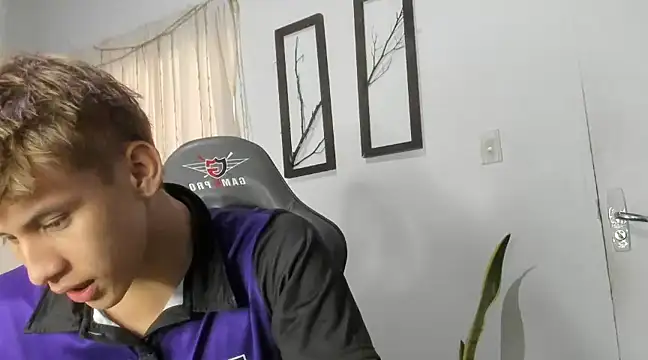 Snapshot of miguel_hz chatting on February 20, 2025, 7:52 pm miguel hz online show from February 20, 2025, 7:52 pm