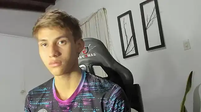 Snapshot of miguel_hz chatting on February 25, 2025, 12:14 am miguel hz online show from February 25, 2025, 12:14 am