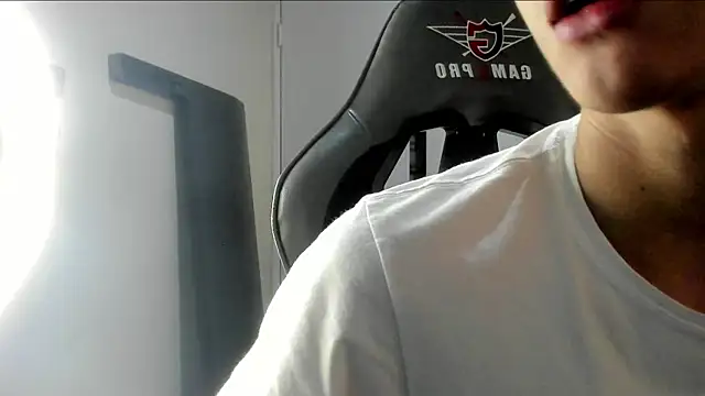 Snapshot of miguel_hz chatting on March 6, 2025, 8:16 pm miguel hz online show from March 6, 2025, 8:16 pm