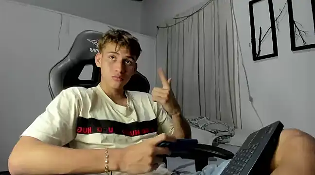 Snapshot of miguel_hz chatting on March 8, 2025, 10:24 pm miguel hz online show from March 8, 2025, 10:24 pm