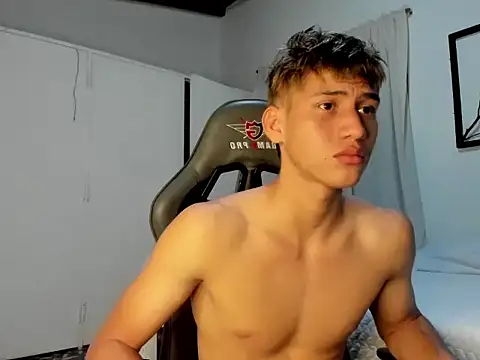 Snapshot of miguel_hz chatting on March 10, 2025, 11:06 pm miguel hz online show from March 10, 2025, 11:06 pm