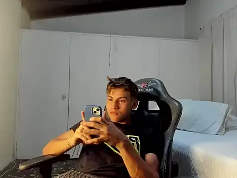 Snapshot of miguel_hz chatting on March 11, 2025, 8:53 pm miguel hz online show from March 11, 2025, 8:53 pm