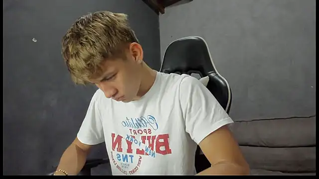 Snapshot of miguel_hz chatting on March 20, 2025, 10:18 pm miguel hz online show from March 20, 2025, 10:18 pm