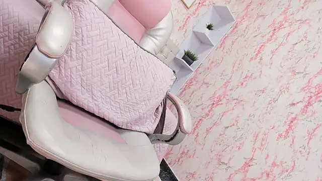 VICTORIA HOUSTON online show from January 4, 2025, 3:07 am