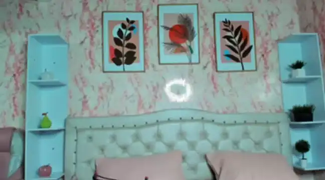 VICTORIA HOUSTON online show from February 17, 2025, 2:09 am