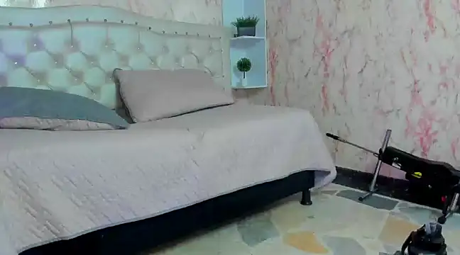 VICTORIA HOUSTON online show from March 10, 2025, 11:06 pm