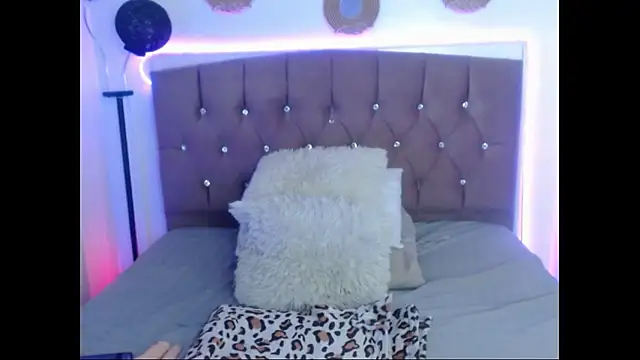 Snapshot of ailyn_miranda chatting on December 15, 2025, 7:18 pm ailyn miranda online show from December 15, 2025, 7:18 pm