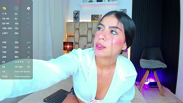 Snapshot of little_sophie18 chatting on November 17, 2025, 8:03 pm little sophie18 online show from November 17, 2025, 8:03 pm