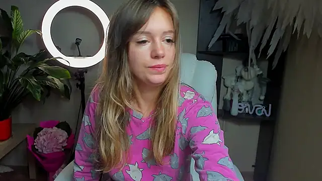 Snapshot of foxy_blond chatting on October 3, 2025, 12:18 am foxy blond online show from October 3, 2025, 12:18 am