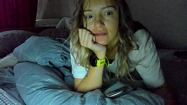 Snapshot of foxy_blond chatting on October 17, 2025, 12:14 am foxy blond online show from October 17, 2025, 12:14 am