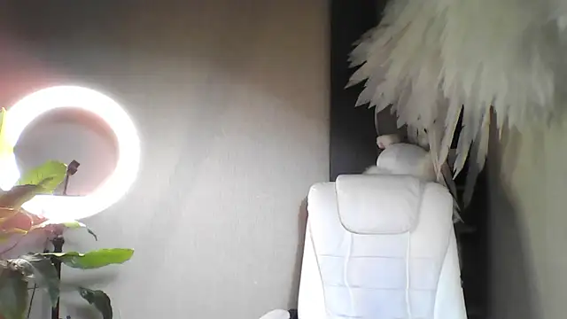 Snapshot of foxy_blond chatting on November 28, 2025, 12:13 am foxy blond online show from November 28, 2025, 12:13 am