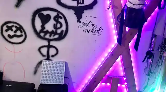 Snapshot of KRYZTALYNXXX chatting on December 24, 2024, 2:54 pm KRYZTALYNXXX online show from December 24, 2024, 2:54 pm