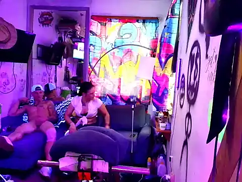 Snapshot of KRYZTALYNXXX chatting on January 6, 2025, 8:18 pm KRYZTALYNXXX online show from January 6, 2025, 8:18 pm