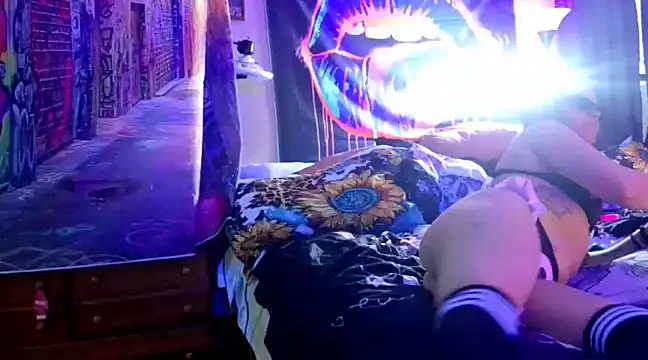 Snapshot of KRYZTALYNXXX chatting on February 17, 2025, 10:47 pm KRYZTALYNXXX online show from February 17, 2025, 10:47 pm