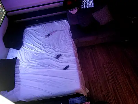 KRYZTALYNXXX online show from April 24, 2026, 3:58 pm