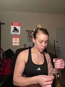 Snapshot of shesexplicit chatting on February 10, 2026, 8:57 pm shesexplicit online show from February 10, 2026, 8:57 pm