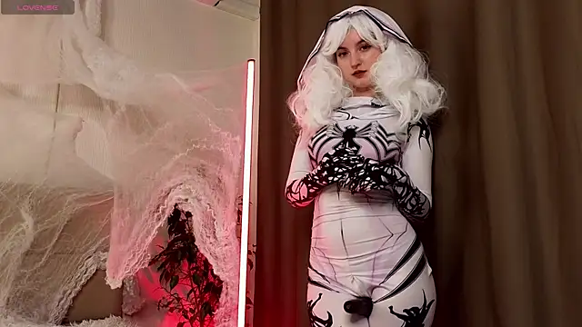 Snapshot of sarahUwU chatting on March 18, 2025, 12:16 am sarahUwU online show from March 18, 2025, 12:16 am