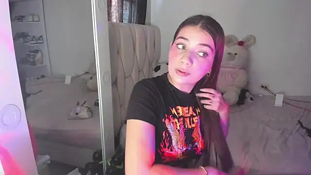 KittyKlum online show from April 9, 2026, 6:35 pm