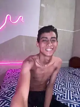 Snapshot of Mauuu18 chatting on February 15, 2025, 3:52 am Mauuu18 online show from February 15, 2025, 3:52 am