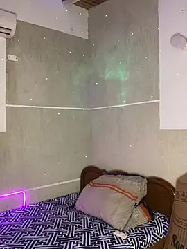 Snapshot of Mauuu18 chatting on October 9, 2025, 11:36 pm Mauuu18 online show from October 9, 2025, 11:36 pm