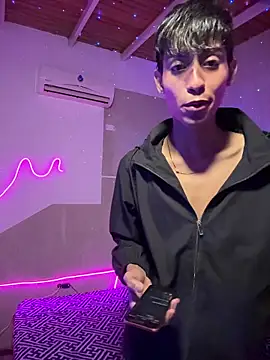 Snapshot of Mauuu18 chatting on November 14, 2025, 12:53 am Mauuu18 online show from November 14, 2025, 12:53 am