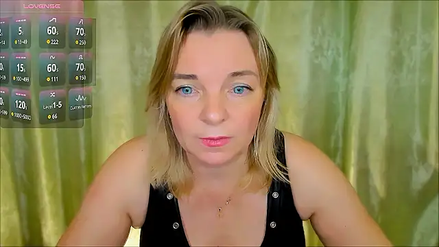 Snapshot of Regina__blue chatting on December 2, 2024, 6:32 pm Regina blue online show from December 2, 2024, 6:32 pm