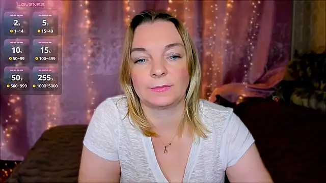 Snapshot of Regina__blue chatting on January 14, 2025, 7:32 pm Regina blue online show from January 14, 2025, 7:32 pm