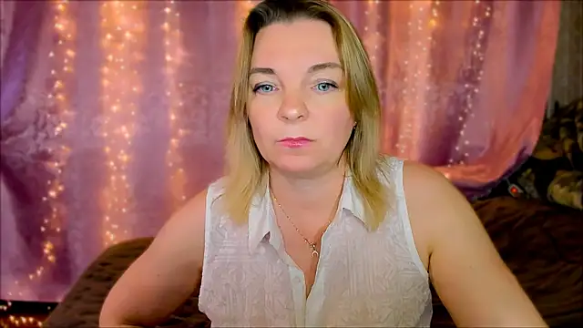 Snapshot of Regina__blue chatting on January 15, 2025, 7:01 pm Regina blue online show from January 15, 2025, 7:01 pm