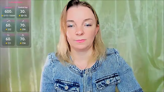 Snapshot of Regina__blue chatting on February 10, 2025, 6:03 pm Regina blue online show from February 10, 2025, 6:03 pm