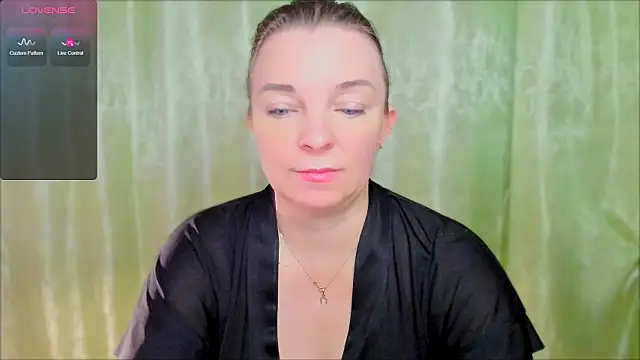 Snapshot of Regina__blue chatting on March 3, 2025, 6:22 pm Regina blue online show from March 3, 2025, 6:22 pm