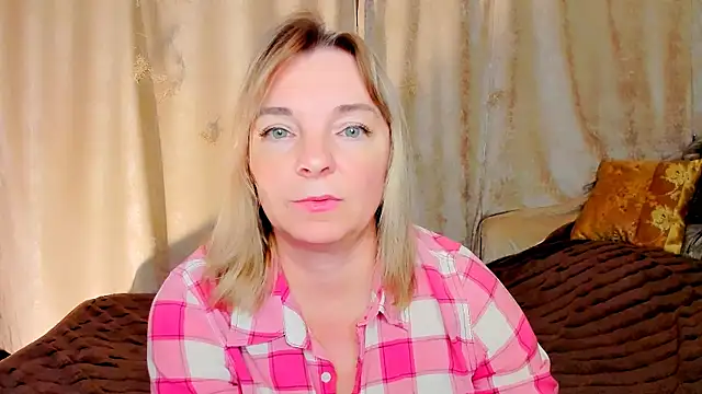 Snapshot of Regina__blue chatting on October 27, 2025, 3:16 pm Regina blue online show from October 27, 2025, 3:16 pm