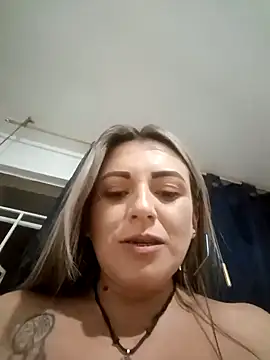 Snapshot of Isabellaa_Garcia_ chatting on February 1, 2025, 6:32 am Isabellaa Garcia online show from February 1, 2025, 6:32 am