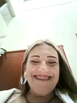 Snapshot of Isabellaa_Garcia_ chatting on February 3, 2025, 10:21 pm Isabellaa Garcia online show from February 3, 2025, 10:21 pm