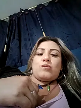 Snapshot of Isabellaa_Garcia_ chatting on February 5, 2025, 3:23 am Isabellaa Garcia online show from February 5, 2025, 3:23 am