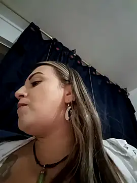Snapshot of Isabellaa_Garcia_ chatting on February 10, 2025, 1:35 am Isabellaa Garcia online show from February 10, 2025, 1:35 am