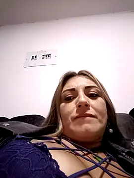 Snapshot of Isabellaa_Garcia_ chatting on February 22, 2025, 4:30 pm Isabellaa Garcia online show from February 22, 2025, 4:30 pm