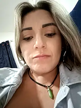 Snapshot of Isabellaa_Garcia_ chatting on February 25, 2025, 2:14 am Isabellaa Garcia online show from February 25, 2025, 2:14 am