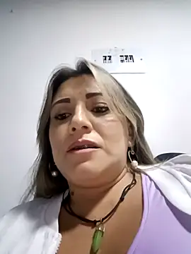 Snapshot of Isabellaa_Garcia_ chatting on March 19, 2025, 1:43 am Isabellaa Garcia online show from March 19, 2025, 1:43 am