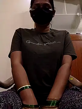 Snapshot of Kashish_18 chatting on November 30, 2025, 6:06 am Kashish 18 online show from November 30, 2025, 6:06 am