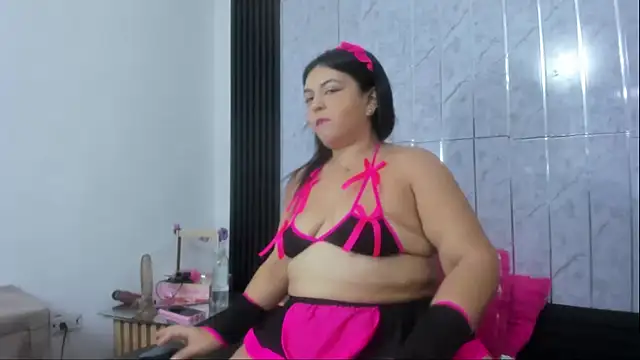 Snapshot of FernandaClar chatting on September 25, 2025, 8:56 pm FernandaClar online show from September 25, 2025, 8:56 pm