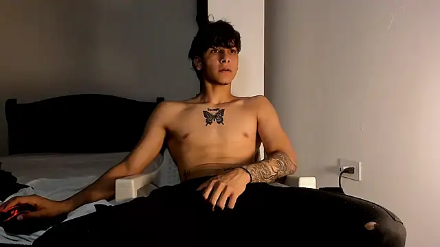 Snapshot of Snakebutterfly chatting on January 7, 2025, 7:52 am Snakebutterfly online show from January 7, 2025, 7:52 am