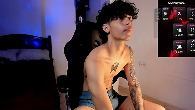 Snapshot of Snakebutterfly chatting on March 6, 2025, 12:43 am Snakebutterfly online show from March 6, 2025, 12:43 am