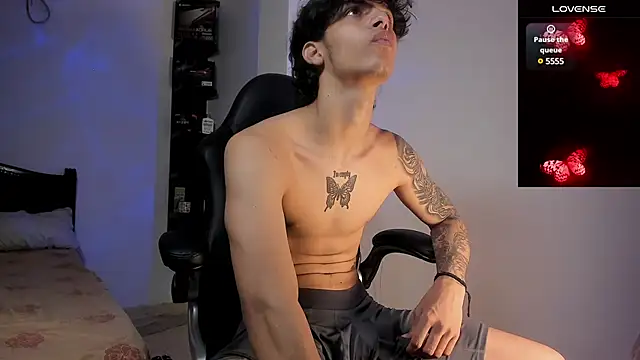 Snapshot of Snakebutterfly chatting on March 22, 2025, 4:35 am Snakebutterfly online show from March 22, 2025, 4:35 am