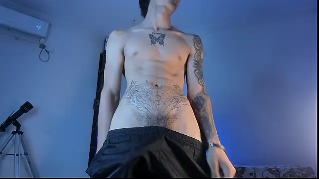 Snapshot of Snakebutterfly chatting on October 28, 2025, 8:40 am Snakebutterfly online show from October 28, 2025, 8:40 am