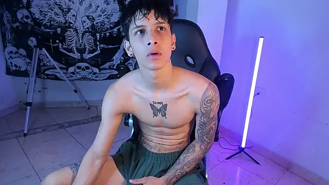 Snapshot of Snakebutterfly chatting on January 6, 2026, 4:16 am Snakebutterfly online show from January 6, 2026, 4:16 am