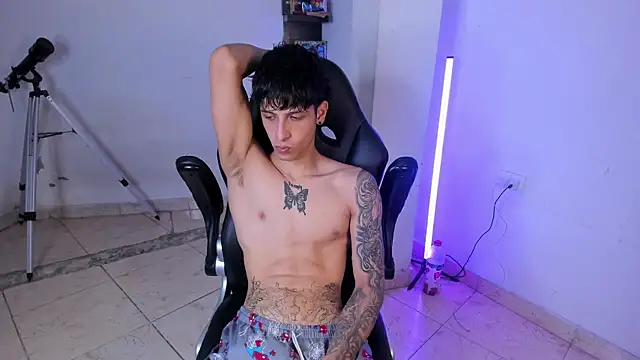 Snapshot of Snakebutterfly chatting on January 7, 2026, 9:01 am Snakebutterfly online show from January 7, 2026, 9:01 am