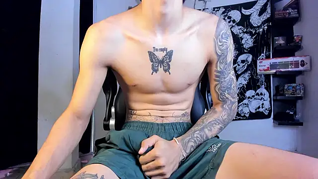 Snapshot of Snakebutterfly chatting on March 4, 2026, 3:18 pm Snakebutterfly online show from March 4, 2026, 3:18 pm