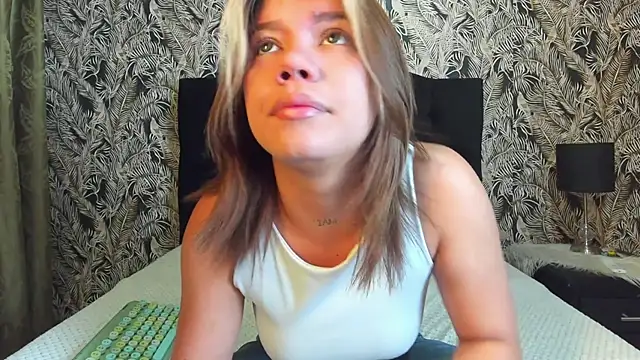 Snapshot of Gissel_Angel chatting on October 10, 2025, 8:19 pm Gissel Angel online show from October 10, 2025, 8:19 pm