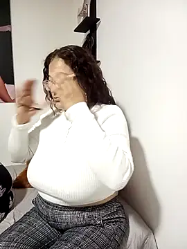 skarleth001 online show from January 29, 2025, 4:15 am