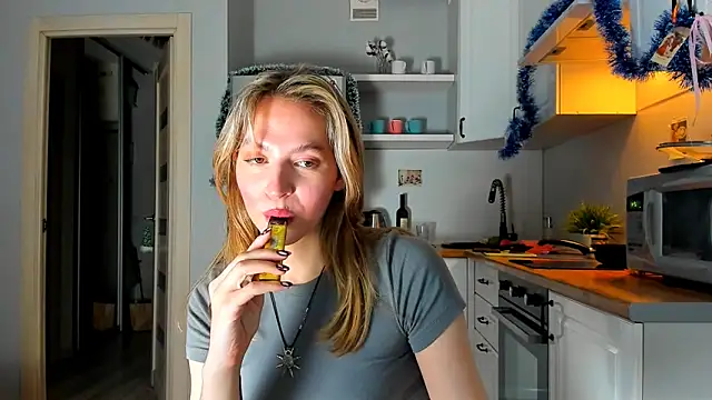 Snapshot of Niky__Jess chatting on December 23, 2024, 6:37 pm Niky Jess online show from December 23, 2024, 6:37 pm